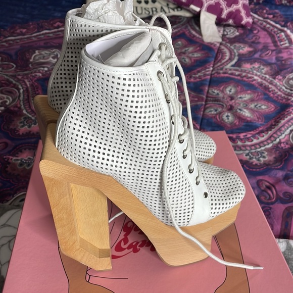 White leather boots SOLD - Picture 4 of 5